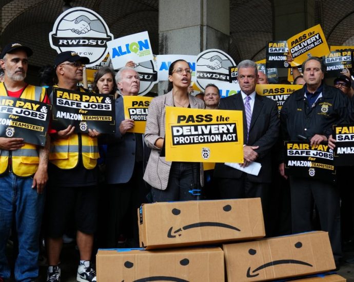 a-bill-in-new-york-city-would-increase-protections-for-package-delivery-workers