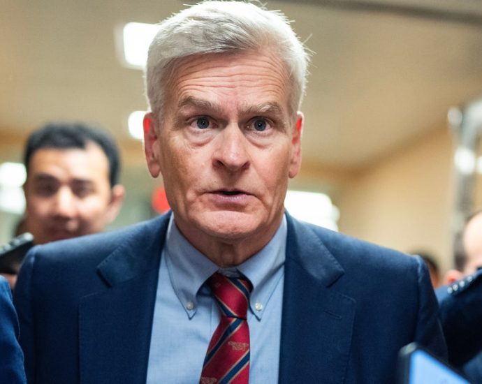 bill-cassidy-says-he’ll-support-todd-blanche-for-ag,-clearing-path-for-confirmation