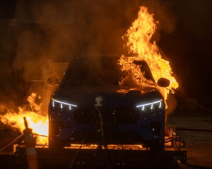 ul-burns-18-evs-to-develop-guidelines-for-firefighters