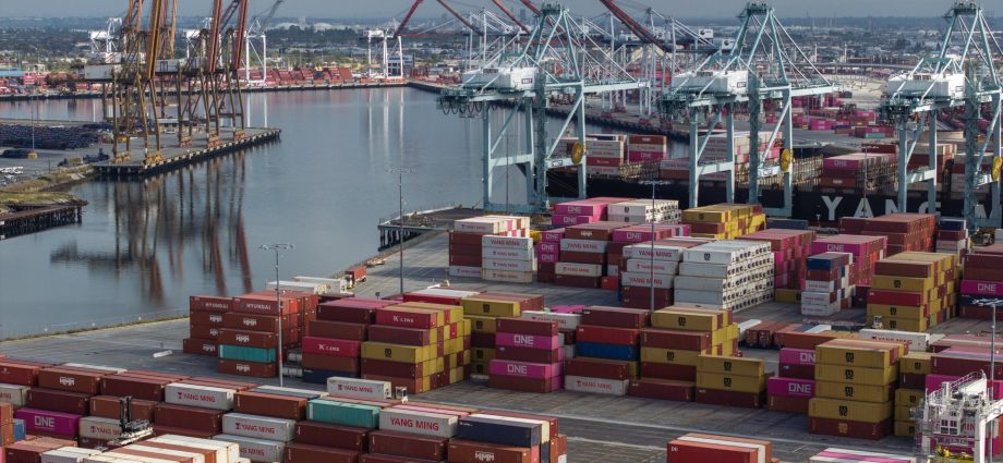 americans-paid-the-price-of-the-traitor’s-global-tariffs-—-why-are-companies-getting-the-refunds?
