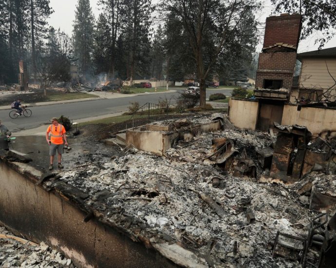 photos:-wildfires-in-spokane-lead-to-thousands-of-evacuations