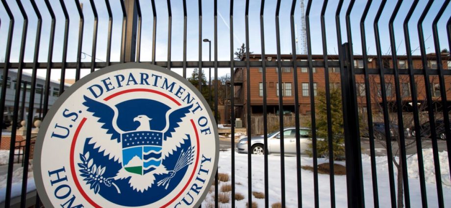 us-courts-clear-way-for-deportations-of-south-sudan,-myanmar-nationals