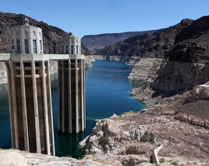 lake-mead-hit-a-record-low-water-level.-why-experts-say-the-benchmark-needs-context
