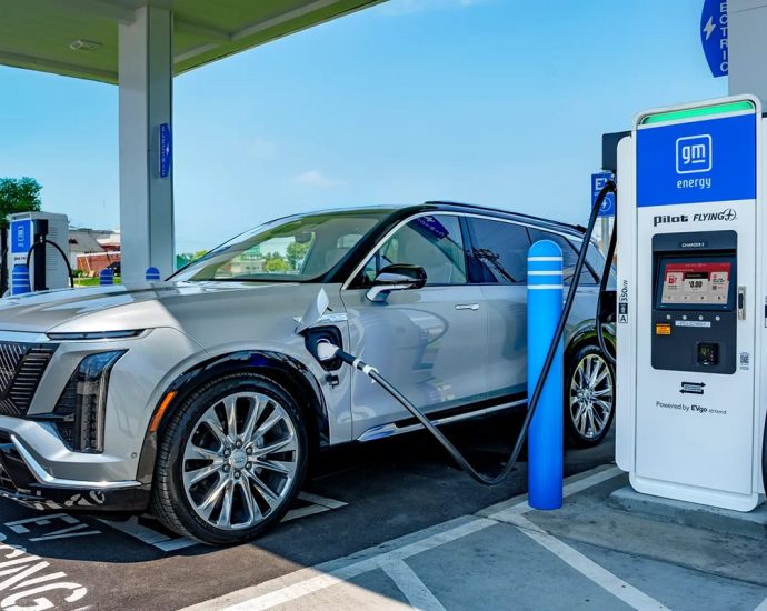 pilot,-gm-and-evgo-now-offer-ev-charging-at-over-300-us-locations