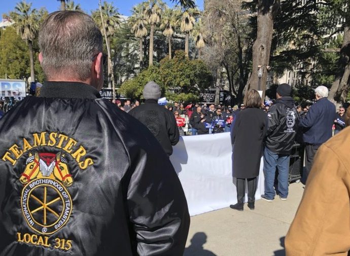 teamsters-suing-over-california-self-driving-truck-rules