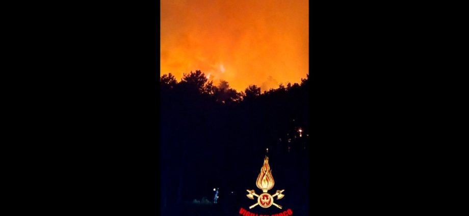 at-least-200-people-evacuated-as-wildfire-rages-near-lake-garda