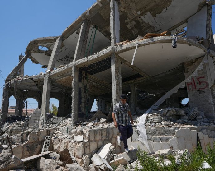 lebanese-soldiers-injured-while-israeli-troops-intrude-on-southern-town