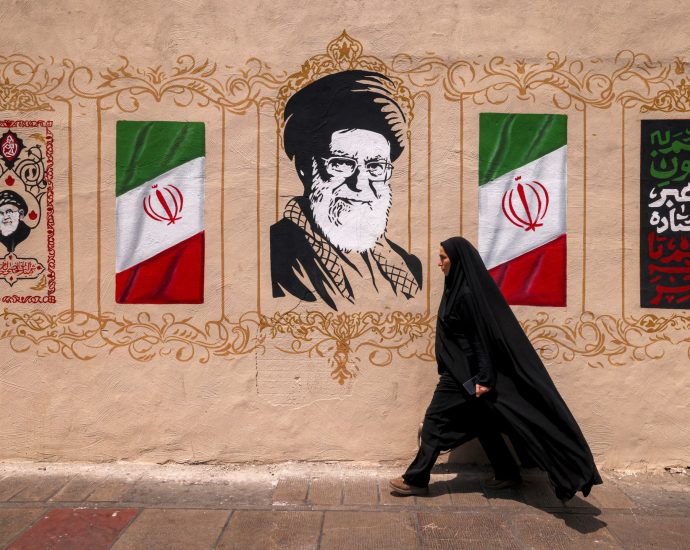 iran-war-live:-tehran-demands-end-to-us-blockade-to-reopen-strait-of-hormuz