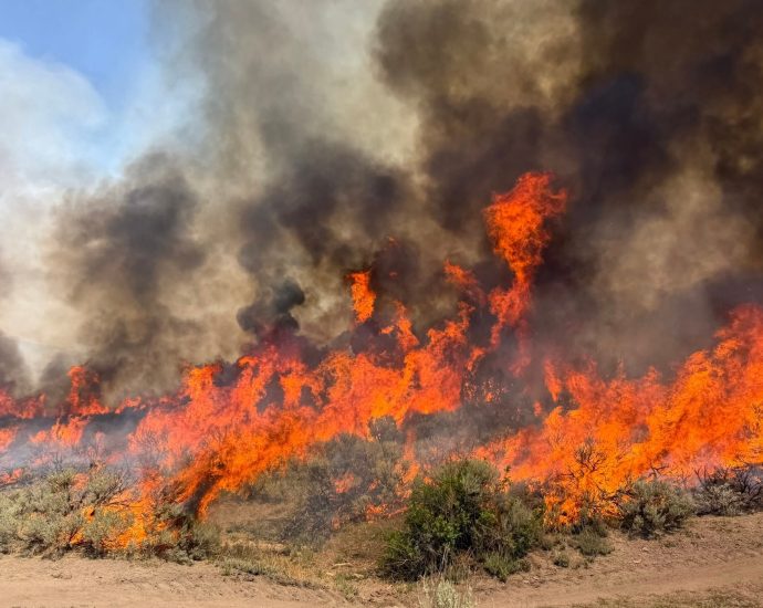 helicopter-crash-kills-pilot-and-crew-member-amid-utah-wildfire-battle