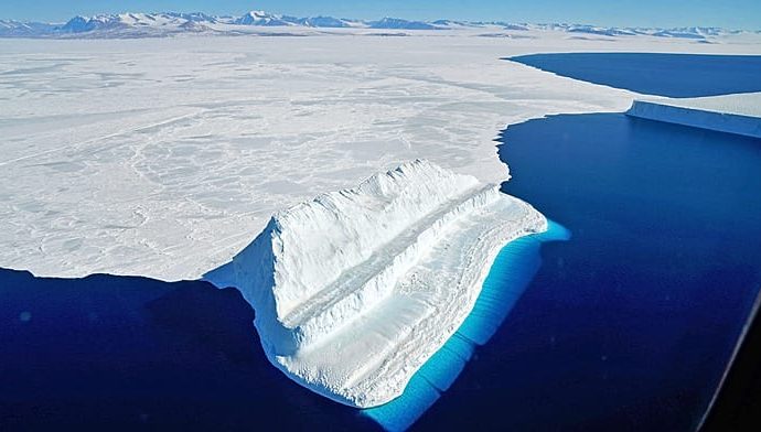 american-flown-to-new-zealand-hospital-in-rare-midwinter-antarctic-rescue-mission