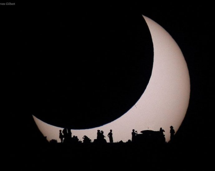 apod:-2026-august-9-–-contemplating-the-sun