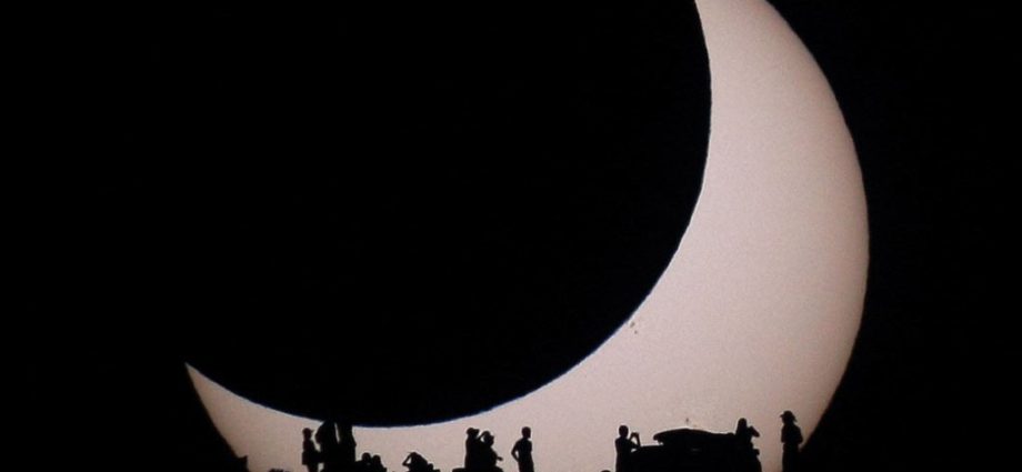 apod:-2026-august-9-–-contemplating-the-sun