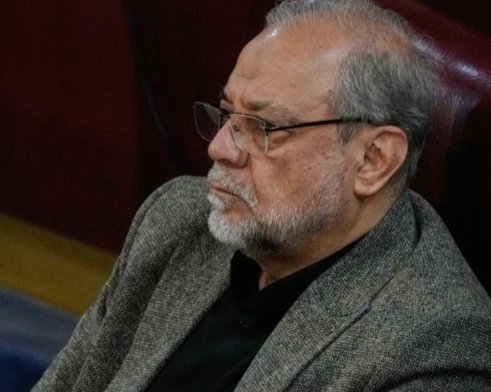 iran-official-gives-conditions-for-reopening-strait-of-hormuz