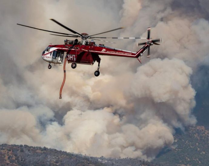 two-pilots-of-firefighting-helicopter-that-crashed-in-utah-are-dead,-officials-say