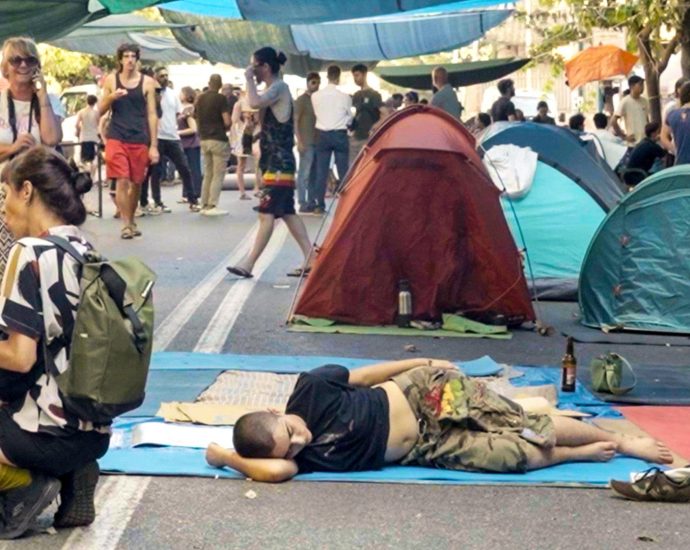 hundreds-forced-onto-rome-streets-amid-crackdown-on-squatted-building