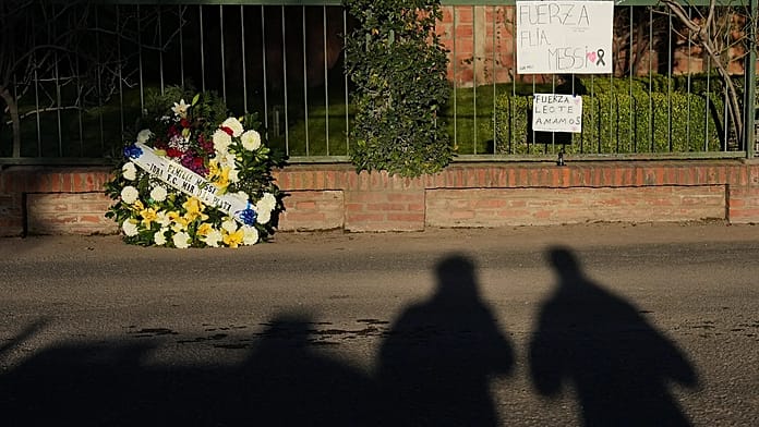 messi-says-farewell-to-his-father-in-hometown-rosario