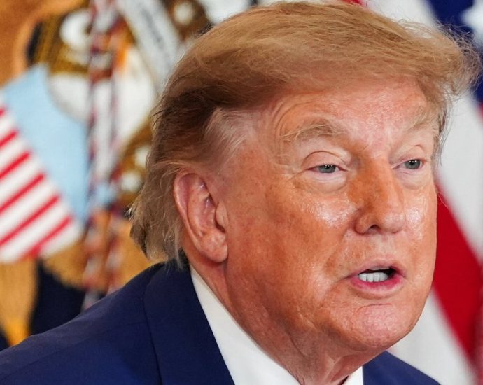 the-traitor-brags-about-‘great’-polling-numbers-despite-reality-showing-the-exact-opposite