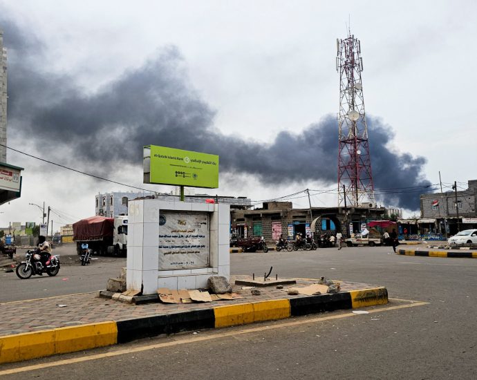 houthis-renew-missile-and-drone-attacks-on-yemen’s-port-of-al-makha