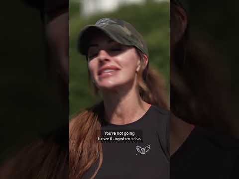 man-lives-inside-la-billboard-for-netflix-promo