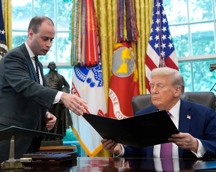 the-traitor-names-will-scharf-as-white-house-counsel-ahead-of-midterms