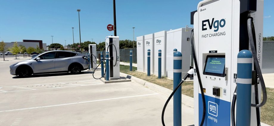 evgo-to-add-500-new-ev-fast-charging-stalls-at-brixmor-shopping-centers