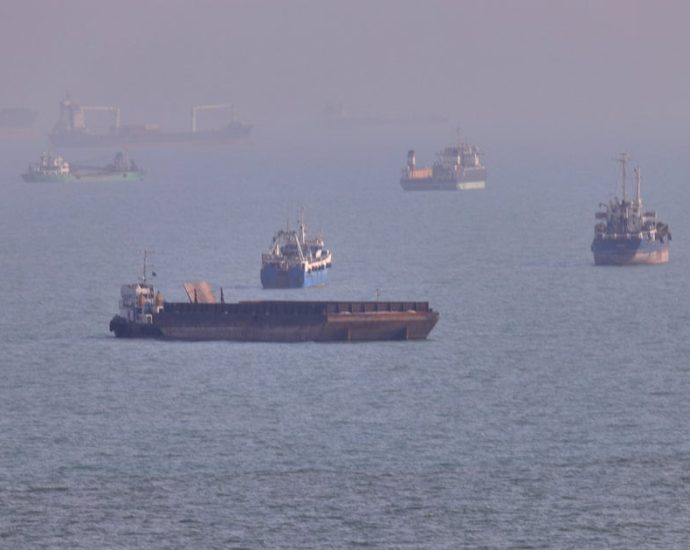 iran-says-deal-on-strait-of-hormuz-is-close-but-not-enough-to-open-the-waterway