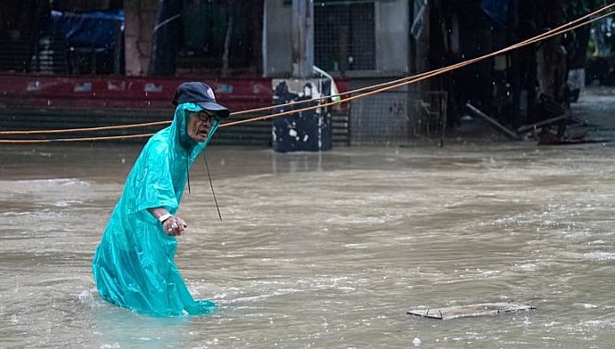 days-of-heavy-rain-leave-at-least-13-dead-in-philippines,-rescuers-say