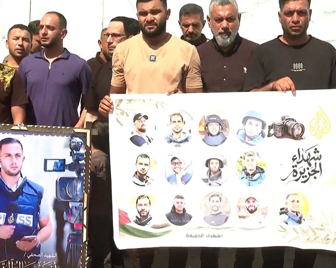 gaza-honours-al-jazeera’s-anas-al-sharif-and-mohammed-qraiqea