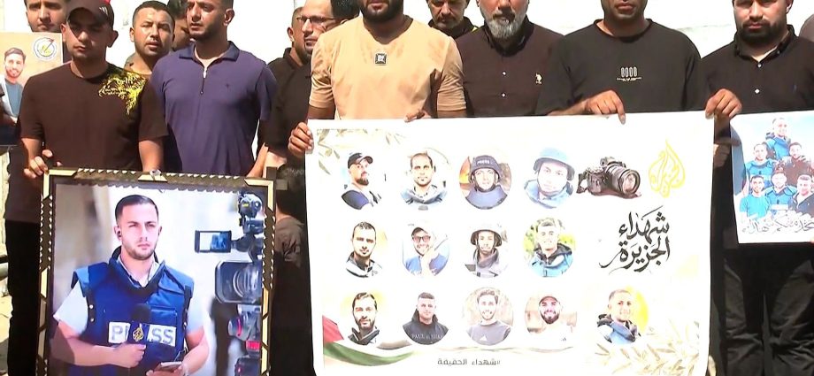 gaza-honours-al-jazeera’s-anas-al-sharif-and-mohammed-qraiqea