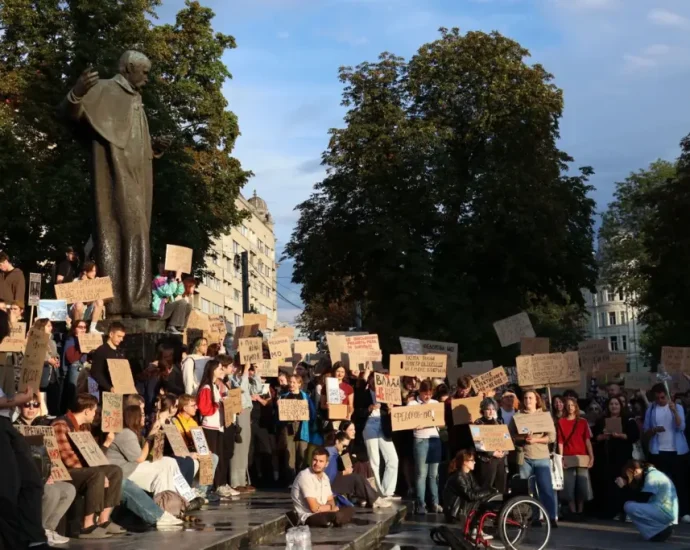 ukraine’s-cardboard-protests-look-like-democracy-working-in-a-war,-that’s-also-the-risk.