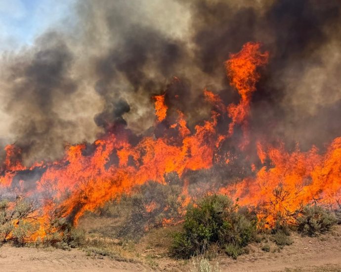 as-wildfires-burn-across-the-west,-crews-progress-around-hard-hit-spokane