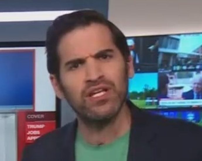 ‘absolutely-awful’:-the-traitor-has-‘really-taken-a-tumble’-on-this-key-issue,-harry-enten-says