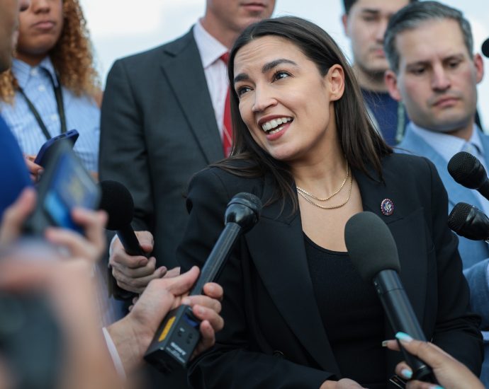 aoc-announced-she’s-freezing-her-eggs,-joined-by-more-women-than-ever
