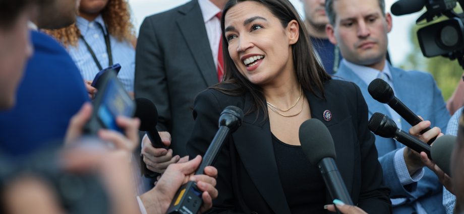 aoc-announced-she’s-freezing-her-eggs,-joined-by-more-women-than-ever