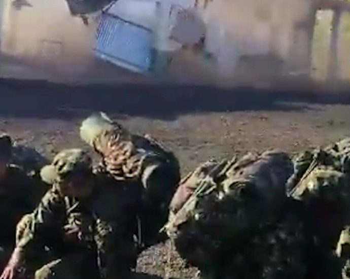 soldiers-take-cover-as-colombia-quake-flattens-military-barracks