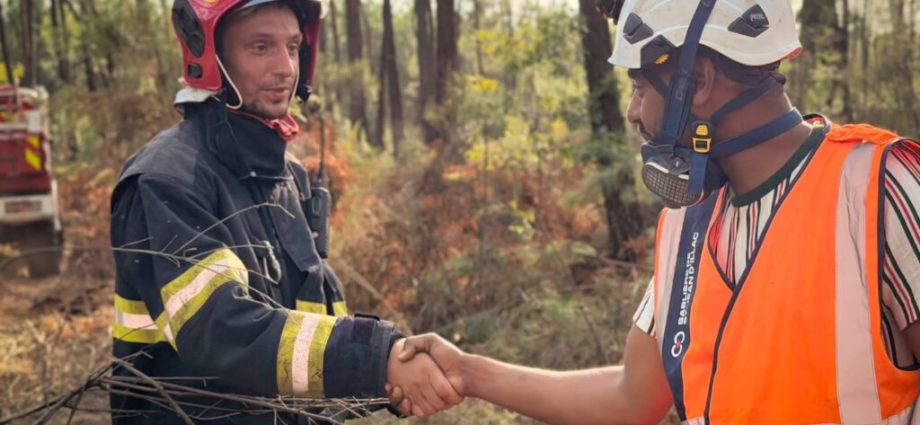 local-residents-hang-“thousand-thanks”-banner-as-ukrainian-firefighters-help-stop-wildfire-from-reaching-their-french-village