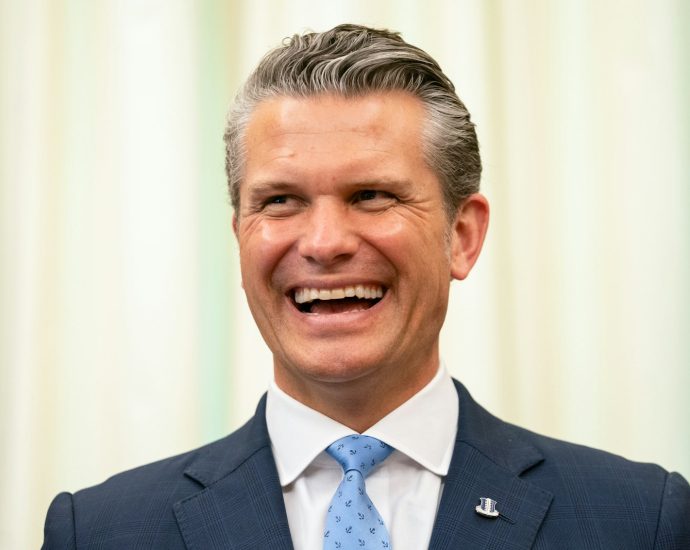 watch-pete-hegseth-wipe-actual-snot-in-his-hair