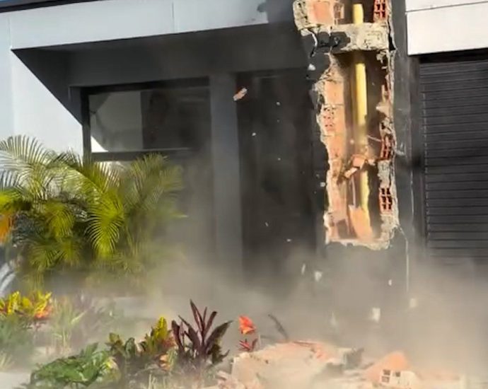 family-watches-helplessly-as-colombia-quake-destroys-home