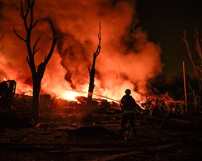 russian-attacks-kill-six-in-ukraine’s-zaporizhzhia