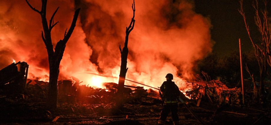 russian-attacks-kill-six-in-ukraine’s-zaporizhzhia