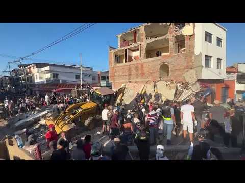 rescuers-search-through-rubble-for-colombia-quake-survivors