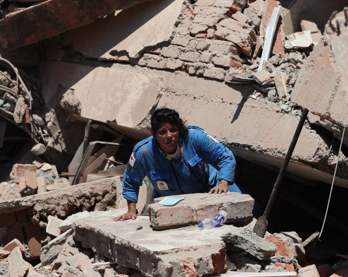 rescue-efforts-intensify-as-quake-devastates-western-colombia-towns