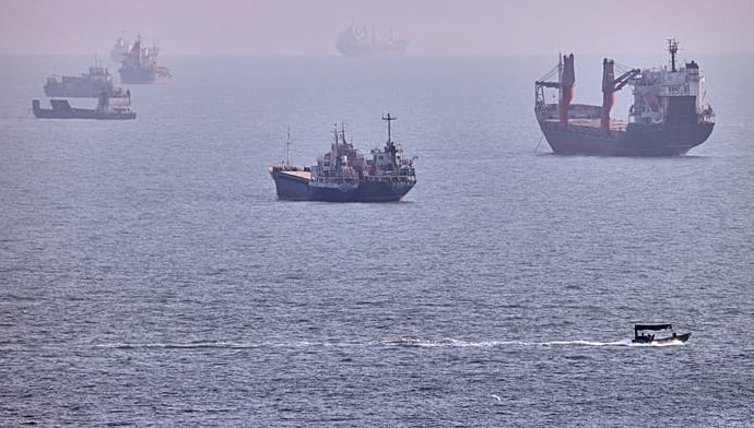 qatar-sees-‘positive’-signs-in-iran-oman-talks-on-reopening-hormuz
