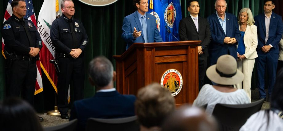 chabria:-protecting-the-blue-wall-of-silence-is-not-justice-in-lapd-whistleblower-case