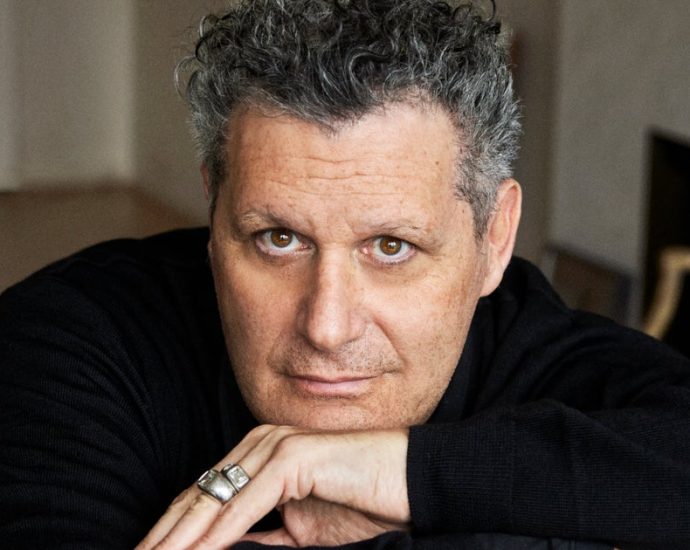 isaac-mizrahi-has-a-message-for-anyone-who-thinks-he-only-does-fashion