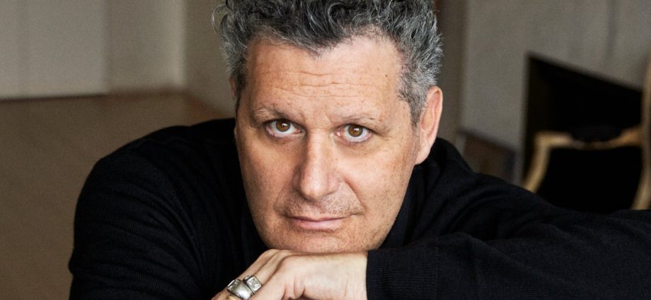 isaac-mizrahi-has-a-message-for-anyone-who-thinks-he-only-does-fashion