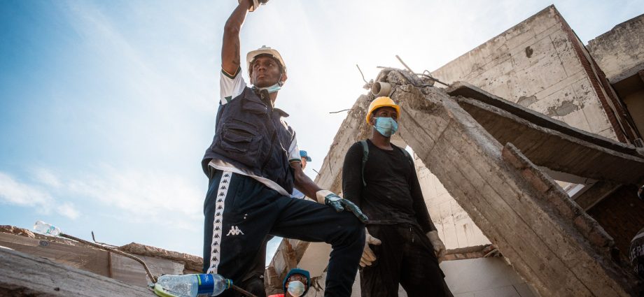 colombia-scrambles-to-find-survivors-after-deadly-earthquake