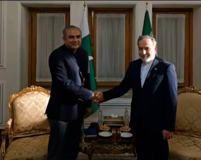 pakistan-interior-minister-in-tehran-amid-talks-to-reopen-hormuz