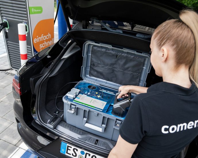 comemso’s-easy-chester-ultimate-tests-charging-stations-in-one-mobile-system