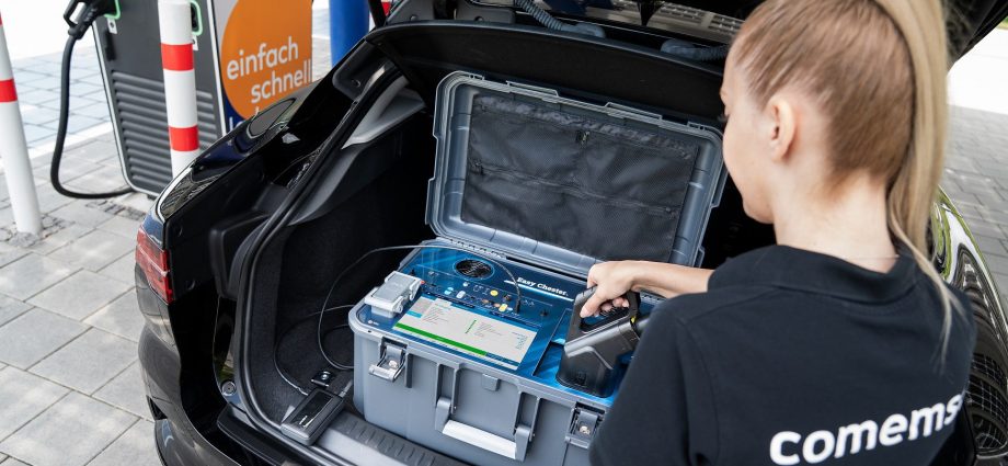 comemso’s-easy-chester-ultimate-tests-charging-stations-in-one-mobile-system